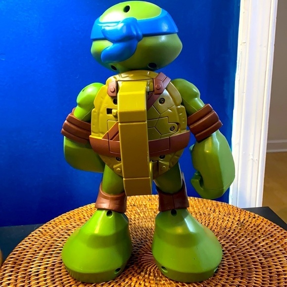 2014 Viacom International, Inc. Playmates Talking Teenage Mutant Ninja Turtle - Picture 3 of 5